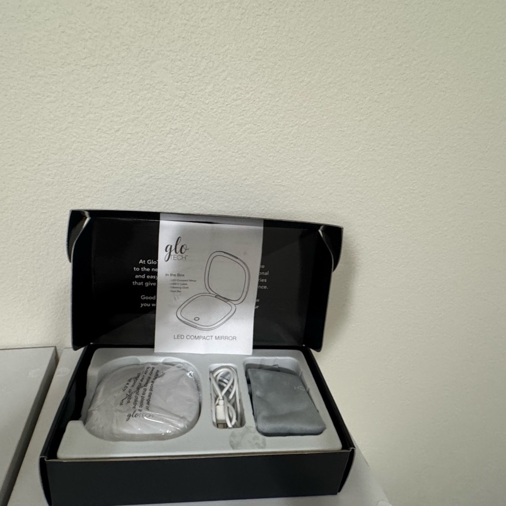 GloTech LED Compact Mirror - Picture 3 of 4